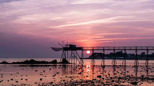 Coucher de soleil sur un carrelet à Angoulins 2